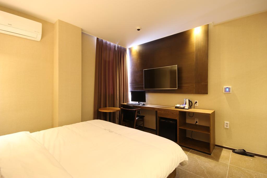 Hotel 38.5 Jinhae Changwon Extérieur photo