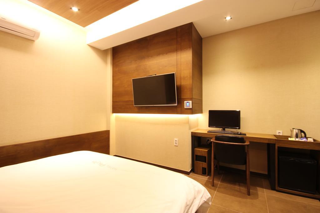 Hotel 38.5 Jinhae Changwon Extérieur photo