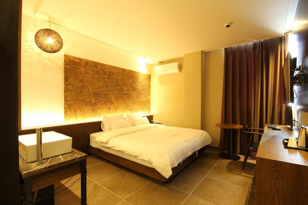 Hotel 38.5 Jinhae Changwon Extérieur photo
