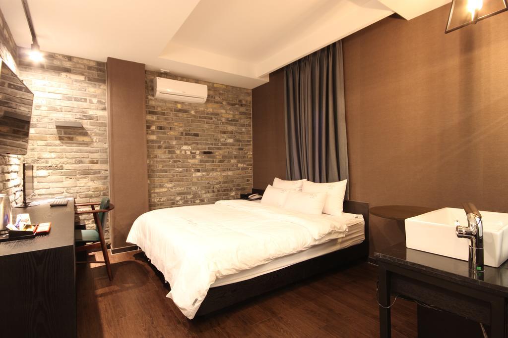 Hotel 38.5 Jinhae Changwon Extérieur photo