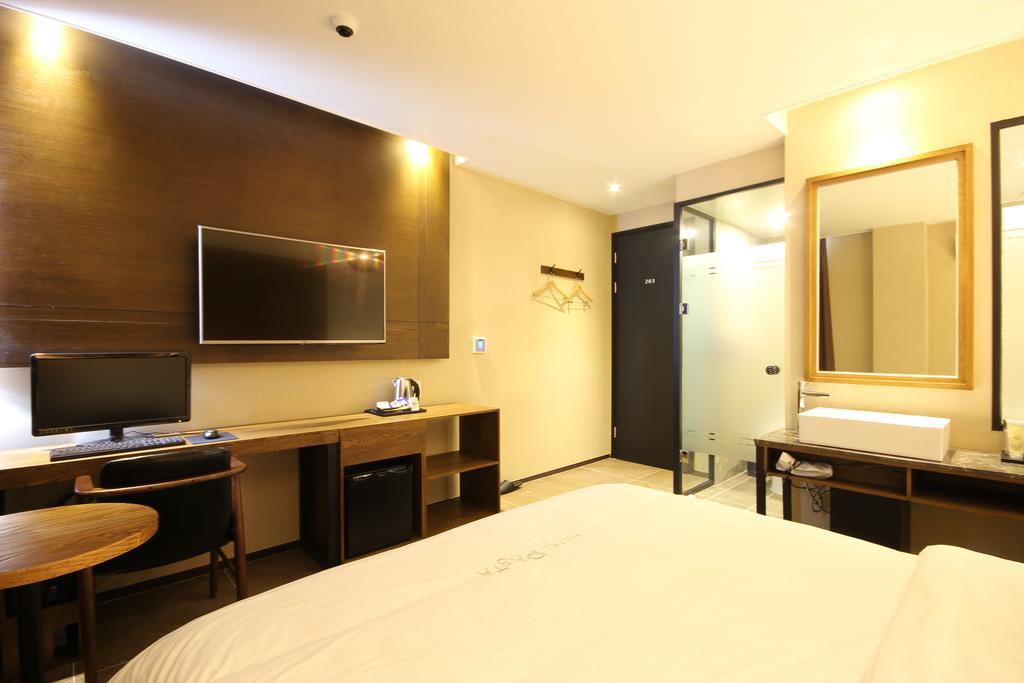 Hotel 38.5 Jinhae Changwon Extérieur photo