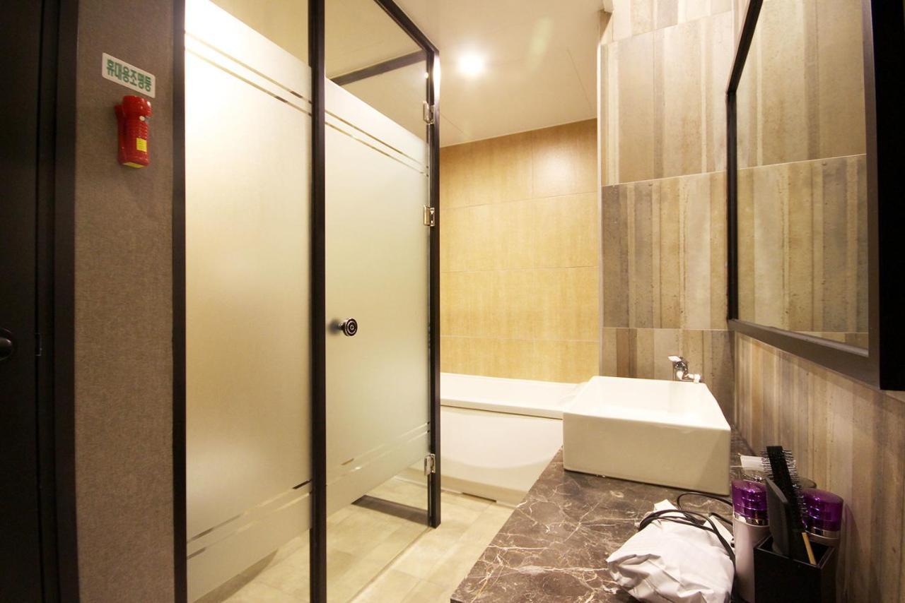 Hotel 38.5 Jinhae Changwon Extérieur photo