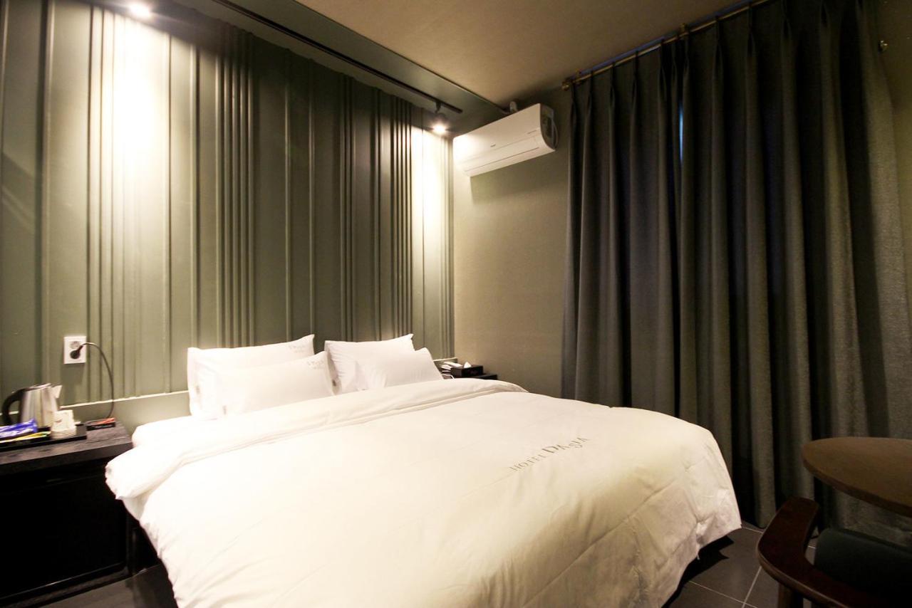 Hotel 38.5 Jinhae Changwon Extérieur photo