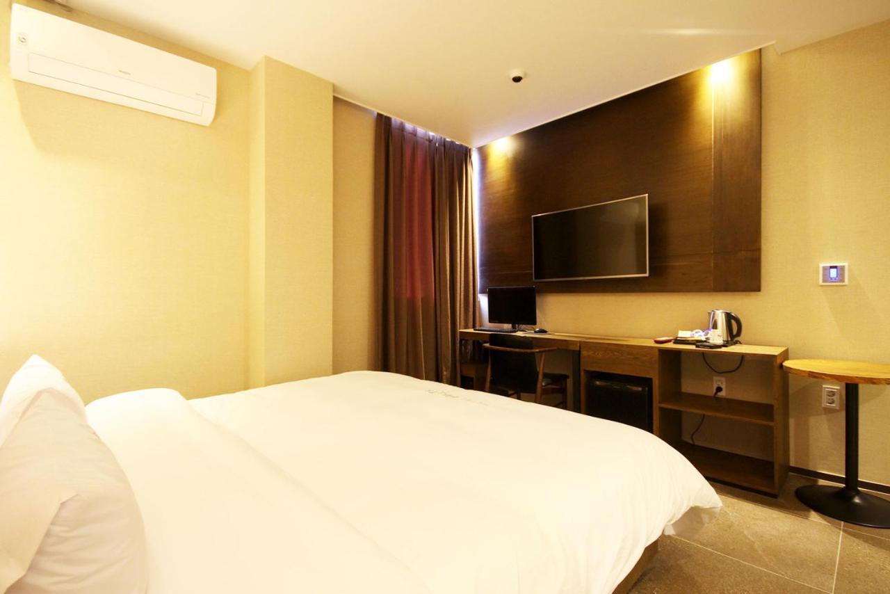 Hotel 38.5 Jinhae Changwon Extérieur photo